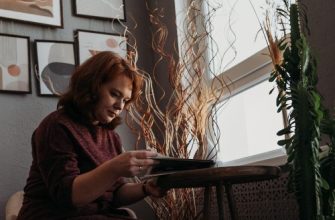 Психолог Анна Локтева — детский психолог, нейропсихолог и КПТ-терапевт — работает в уютном кабинете